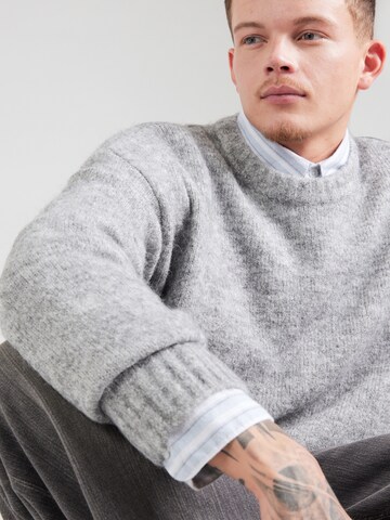 TOPMAN Свитер в Серый