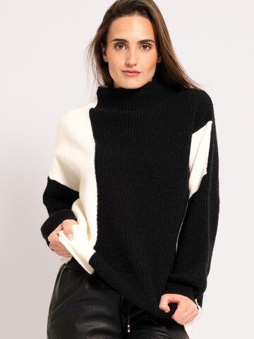 SASSYCLASSY Oversized sweater in Black: front