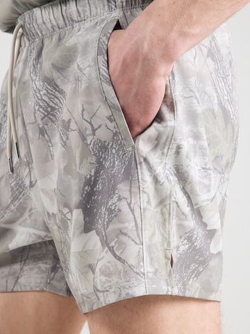 Abercrombie & Fitch Regular Sportshorts 'DEC4' in Grün