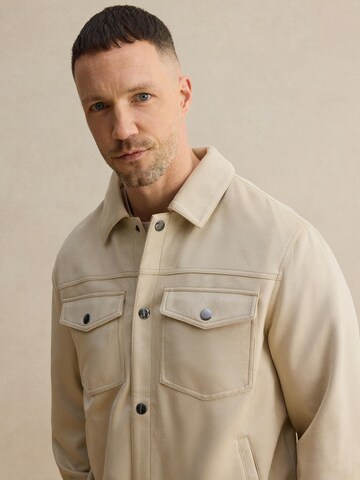 DAN FOX APPAREL Välikausitakki 'Nicolas' värissä beige