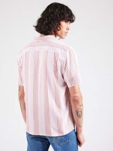 Comfort Fit Cămașă 'CLASSIC' de la LEVI'S ® pe roșu