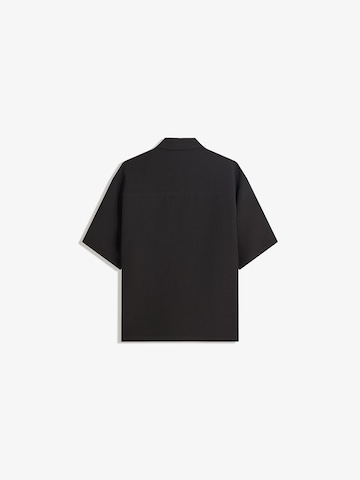 Bershka Comfort Fit Риза в черно