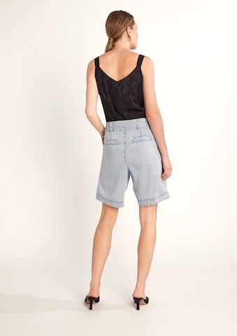 COMMA Loose fit Pleated Jeans in Blue: back