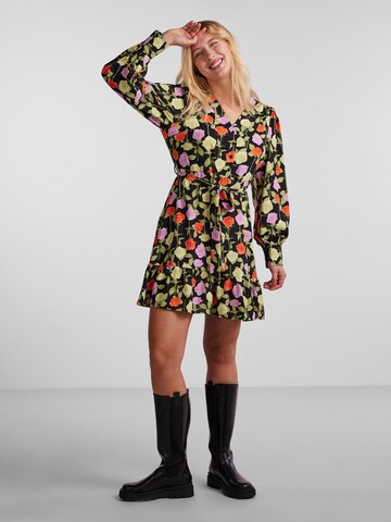 PIECES Shirt Dress 'Blossom' in Black