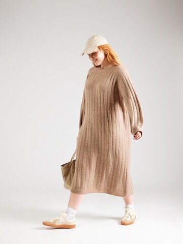 PIECES Curve Gebreide jurk 'PCMAGGY' in Beige