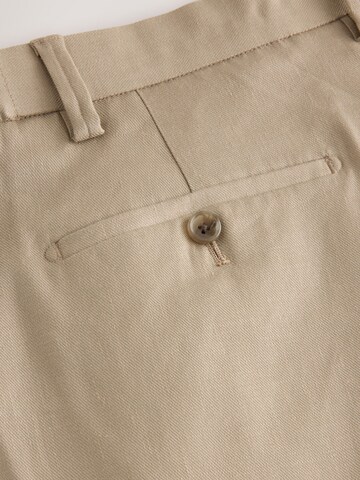 Coupe slim Pantalon à plis 'Motionflex' Next en gris
