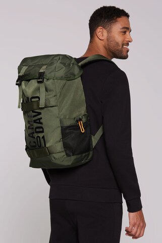 CAMP DAVID Rucksack mit Logo Design in Grün: Vorderseite