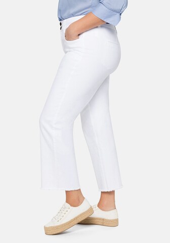 SHEEGO Regular Jeans in Weiß