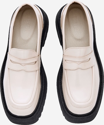 EDITED - Sapato Slip-on 'Uriah' em bege