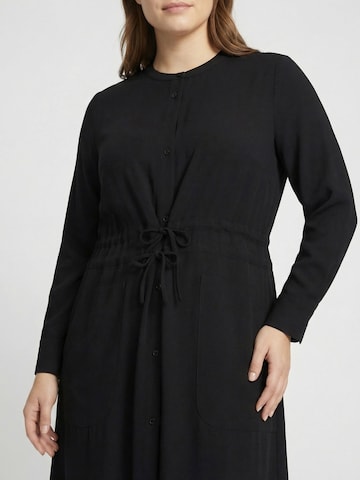 Guido Maria Kretschmer Curvy Puseromekko 'Lina' värissä musta
