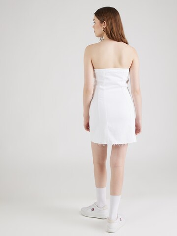 Robe Tommy Jeans en blanc