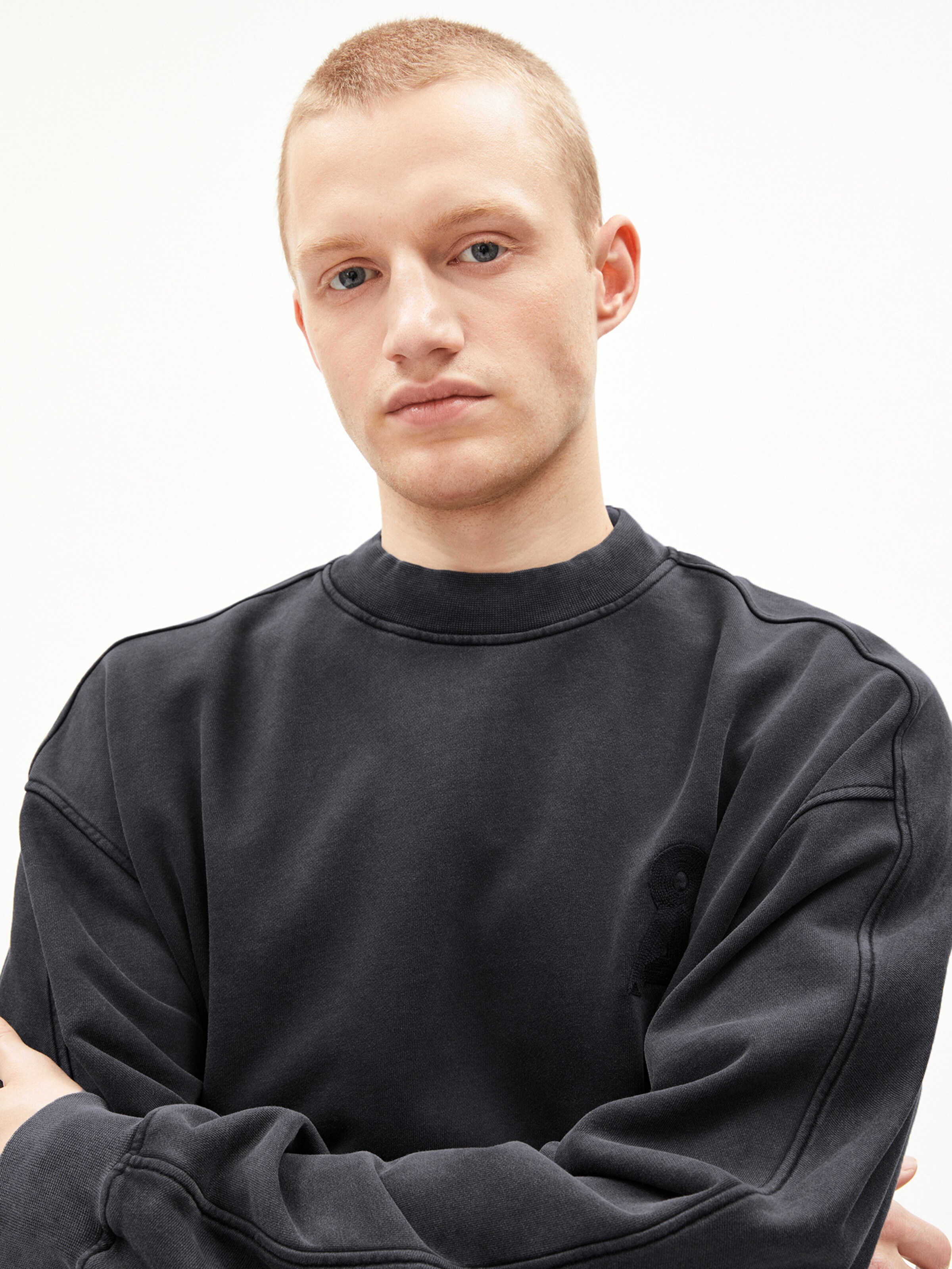 ARMEDANGELS Sweatshirt 'EMAAL CREWNECK GMT DYE' in Black