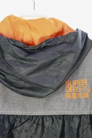 Superdry Jacke S in Grau