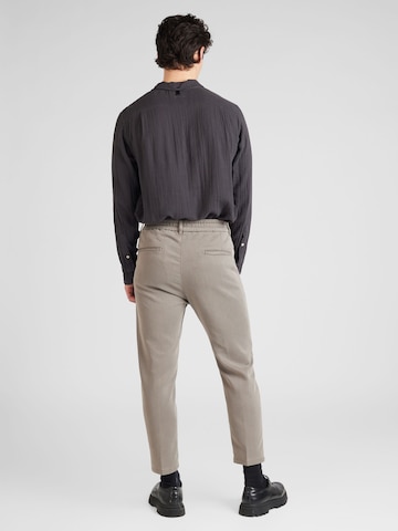regular Pantaloni con pieghe 'CHASY' di DRYKORN in grigio