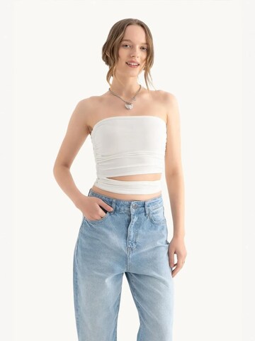 Top di Hiccup in bianco