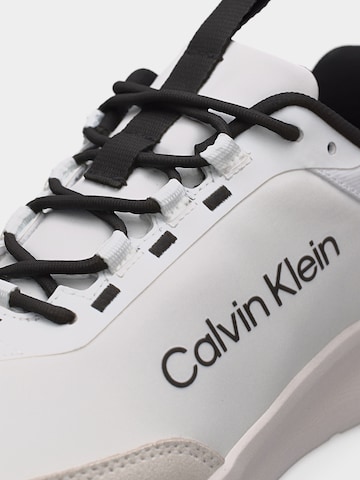 Calvin Klein Rövid szárú sportcipők 'ESS' - fehér
