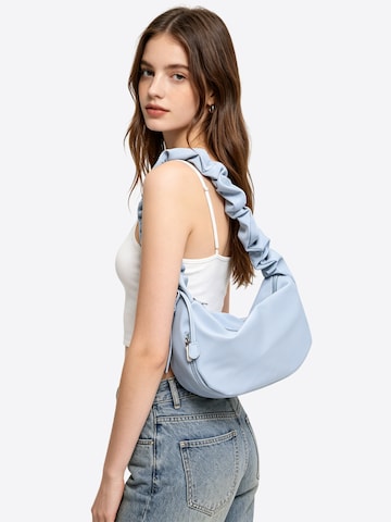 Magicshe Shoulder Bag in Blue: front