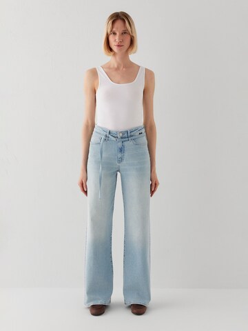 Mavi Flared Jeans 'Malibu' in Blue: front