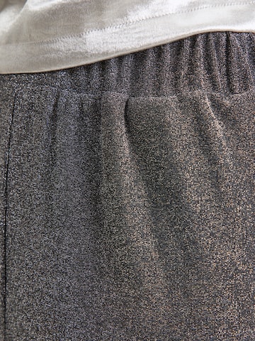 ABOUT YOU - Pierna ancha Pantalón 'Lucia' en plata