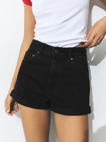 Pull&Bear Baggy Shorts in Schwarz