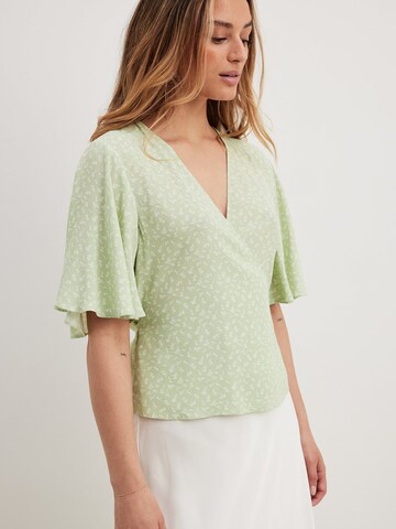 NA-KD Blouse in Green: front