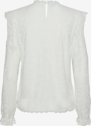 PIECES - Blusa en blanco