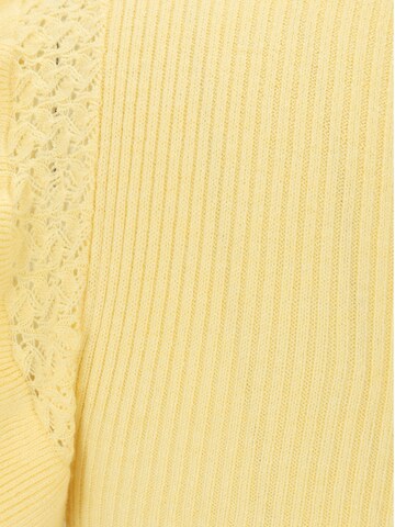 Vero Moda Petite Pullover in Gelb