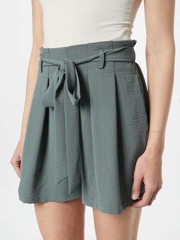 ABOUT YOU Wide Leg Shorts 'Lia' (GRS) in Grün