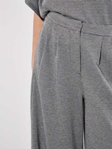 Apricot Wide leg Trousers ' ' in Black