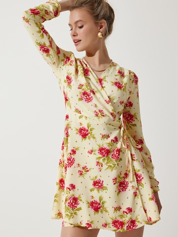 Happiness İstanbul Kleid in Gelb