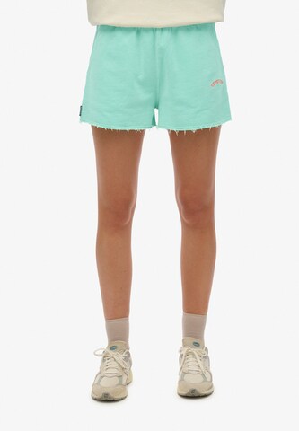 Superdry Regular Shorts in Grün: Vorderseite