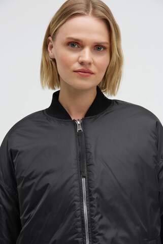 SENSES.THE LABEL Between-Season Jacket in Black