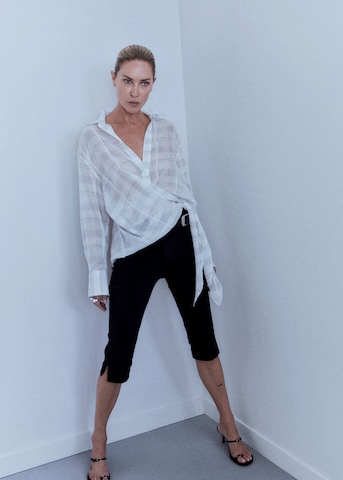 Coupe slim Pantalon 'PICCOLA' MANGO en noir : devant