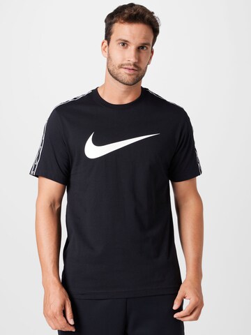 Nike Sportswear - Camiseta en negro: frente