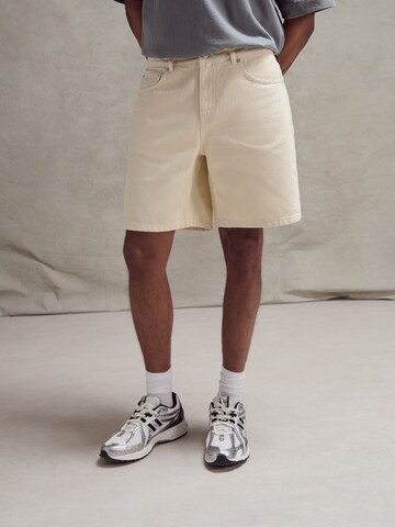 Regular Jean 'Adiam' ABOJ ADEJ en beige : devant