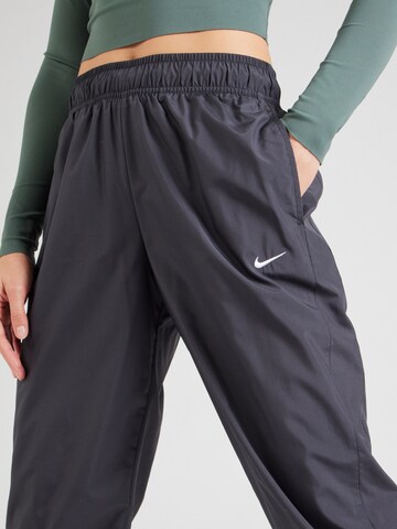 Nike Sportswear Tapered Nadrág 'Classic' - fekete