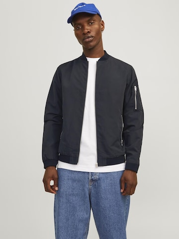 JACK & JONES Regular fit Övergångsjacka 'JJERush' i svart: framsida