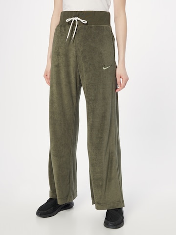 Nike Sportswear Wide Leg Hose in Grün: predná strana