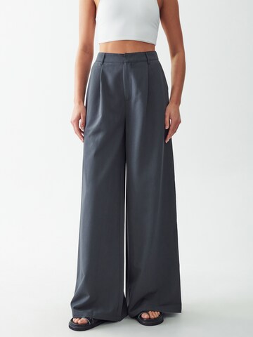 Calli Wide Leg Bundfaltenhose 'Katy' in Grau: predná strana