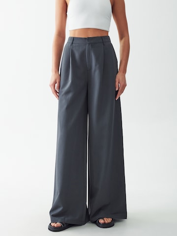 Calli Широки крачоли Панталон с набор 'Katy' в сиво: отпред
