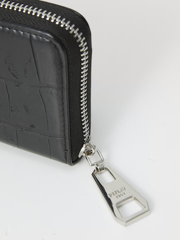 REPLAY - Carteiras em preto