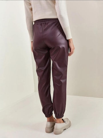 Effilé Pantalon Bianco Lucci en rouge