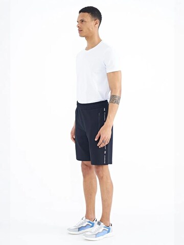 Tommy Life Loosefit Shorts in Schwarz
