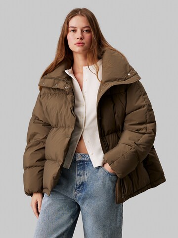 Calvin Klein Jeans - Casaco de inverno em castanho: frente