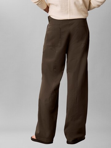 Calvin Klein Loosefit Hose in Braun