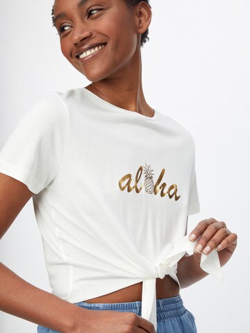 T-shirt 'Pina' ABOUT YOU en blanc