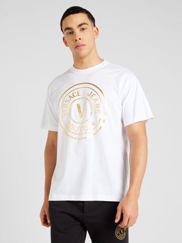 Versace Jeans Couture T-shirt '76UP601' i vit: framsida