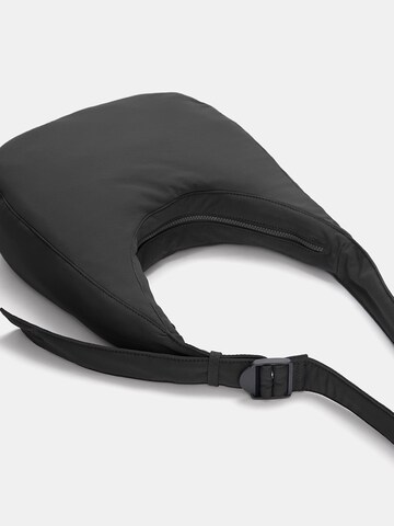 Pull&Bear Schultertasche in Schwarz
