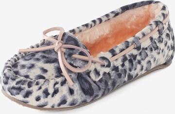 Minnetonka Slipper 'Cally' in Grey: front