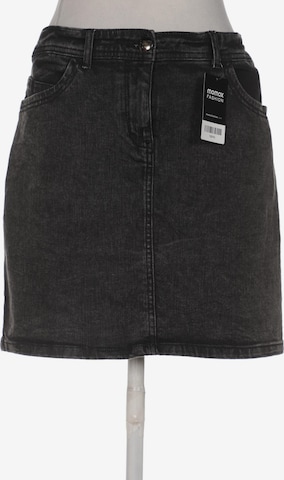 Kenny S. Skirt in L in Grey: front